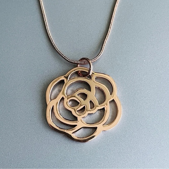 Thomas Sabo Glam And Soul Rose Flower Sterling Silver Rose Gold Pendant …